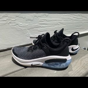 Nike Joyride Flyknit Runners